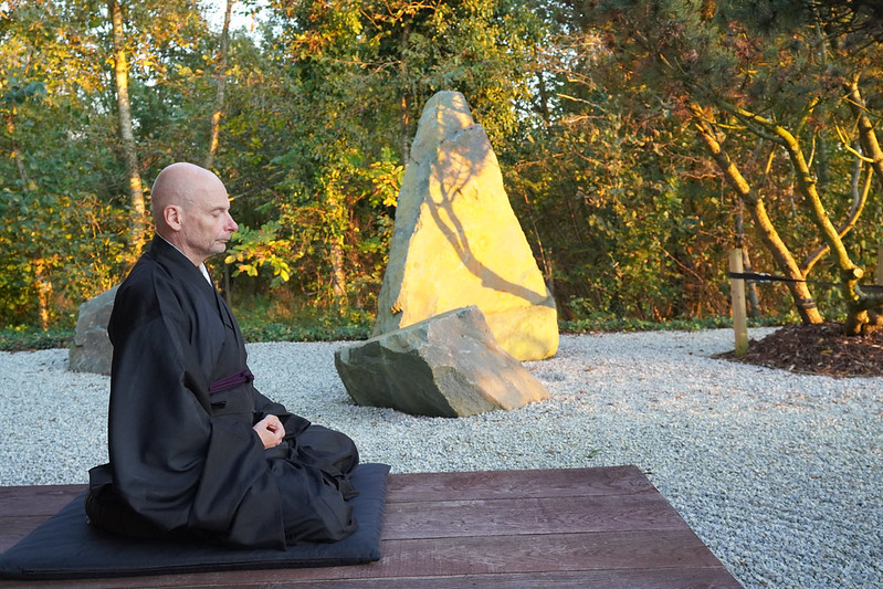 zazen in zentuin